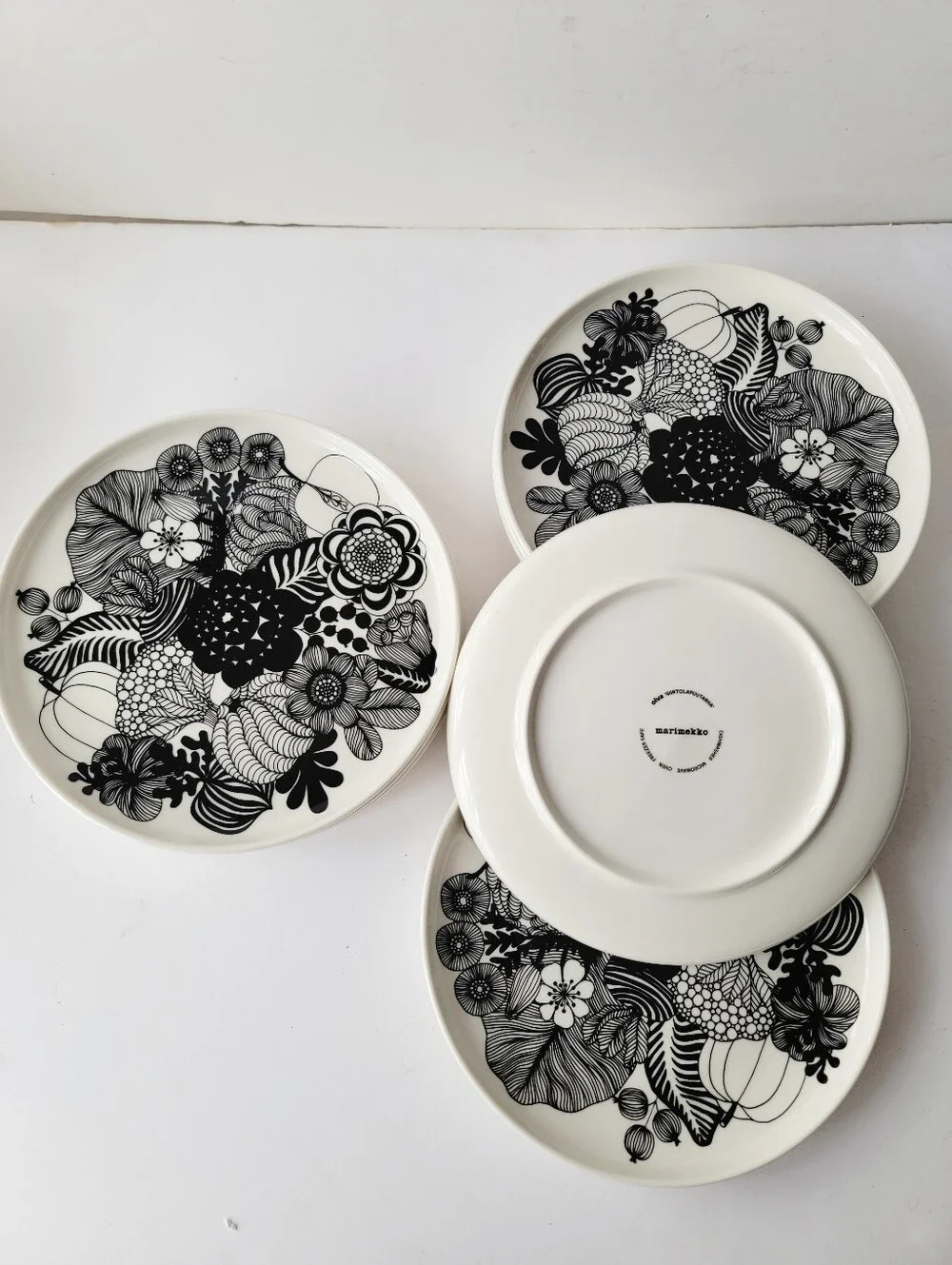 Marimekko Oiva Siirtolapuutarah Black White Floral Retro Salad Plates Stoneware
